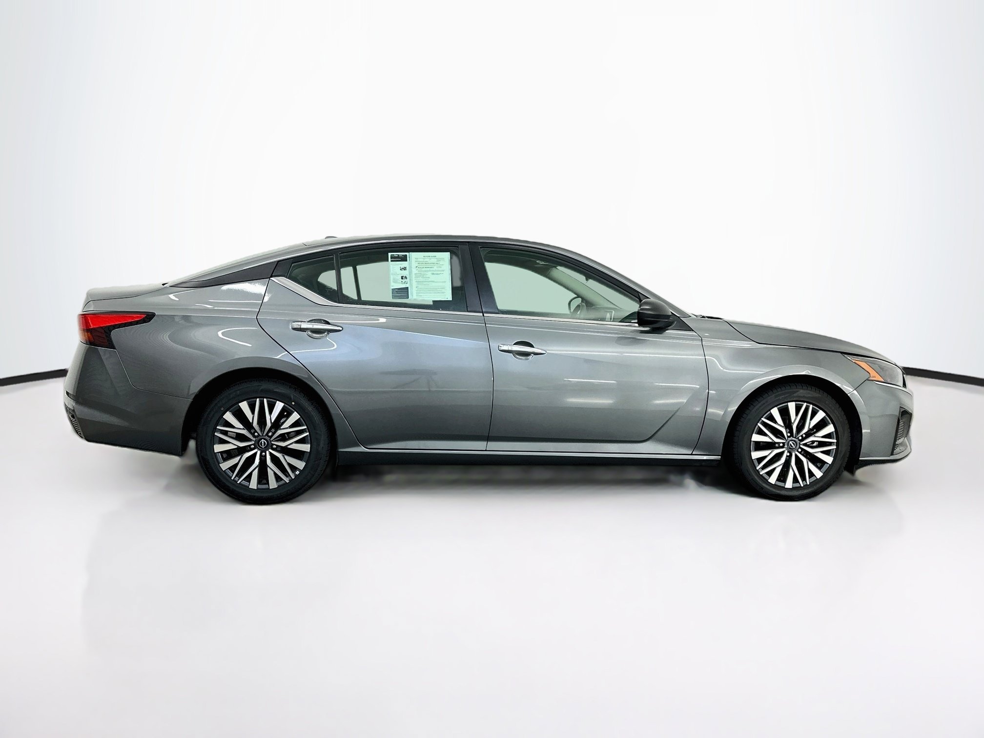 Used 2025 Nissan Altima 2.5 SV FWD image 10