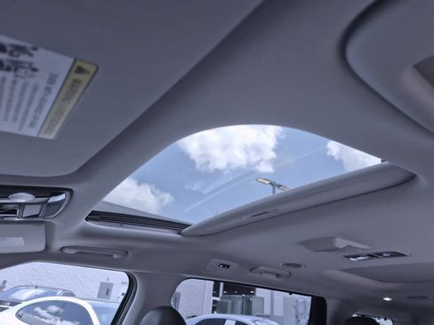 Used 2024 Kia Carnival SX Prestige FWD image 19