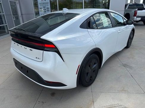 Used 2025 Toyota Prius LE FWD image 8