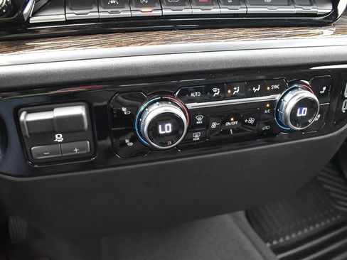 Used 2025 GMC Sierra 1500 SLE w/ Preferred Package image 10