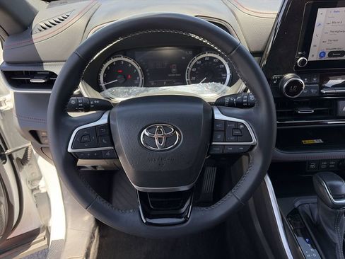 Used 2023 Toyota Highlander XSE AWD/4WD image 11