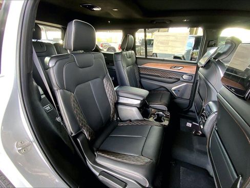 New 2026 Jeep Grand Cherokee L Summit w/ Obsidian Package AWD/4WD image 22