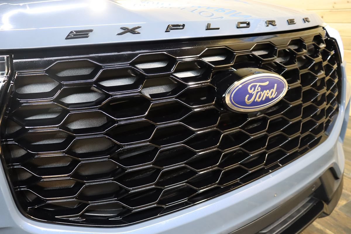 Used 2025 Ford Explorer ST-Line RWD image 13