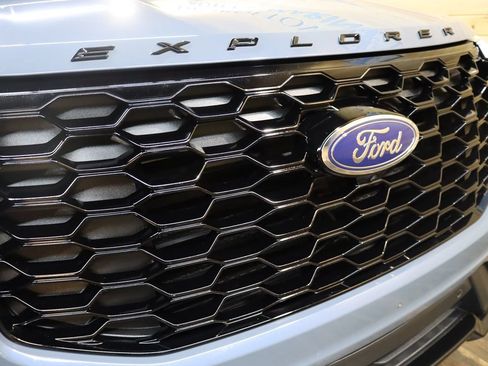 Used 2025 Ford Explorer ST-Line RWD image 13