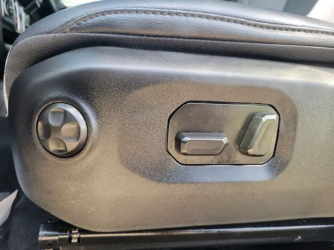 Used 2025 Jeep Gladiator Sport AWD/4WD image 13