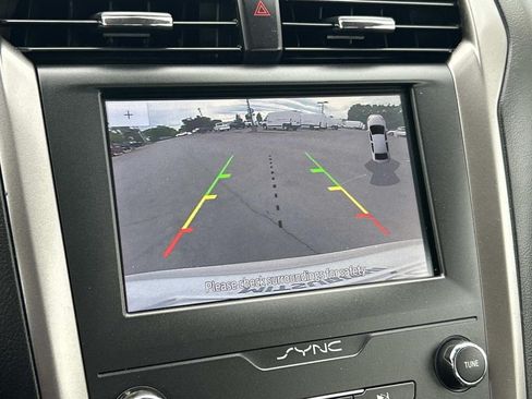 Used 2020 Ford Fusion SE FWD image 23