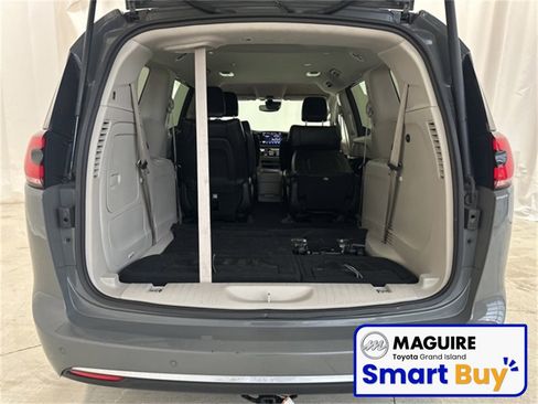 Used 2022 Chrysler Pacifica Touring-L image 26