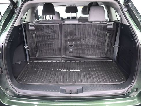 Used 2023 Toyota Highlander LE FWD image 23