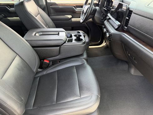 Certified 2025 GMC Sierra 1500 SLT image 11