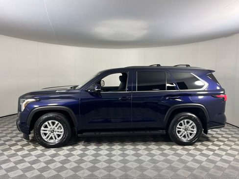 Used 2025 Toyota Sequoia SR5 w/ SR5 Premium Package AWD/4WD image 10