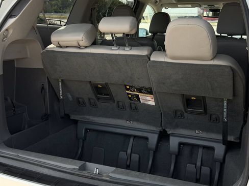 Used 2019 Toyota Sienna XLE w/ XLE Navigation Package FWD image 30