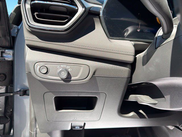 Used 2024 Chevrolet TrailBlazer LT w/ LT Cold Weather Package FWD image 19