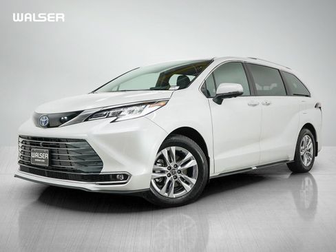 Used 2025 Toyota Sienna Limited AWD/4WD image 1