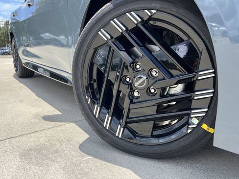 New 2026 Nissan Sentra SR w/ Floor Mat Package FWD image 6