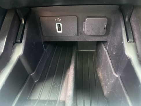 Used 2019 Ford Explorer XLT w/ Equipment Group 202A AWD/4WD image 22