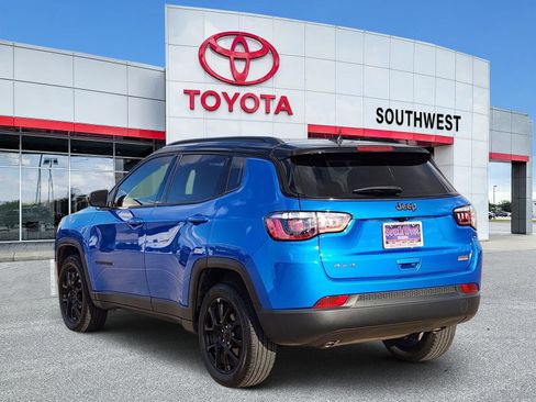 Used 2024 Jeep Compass Latitude w/ Convenience Group image 4