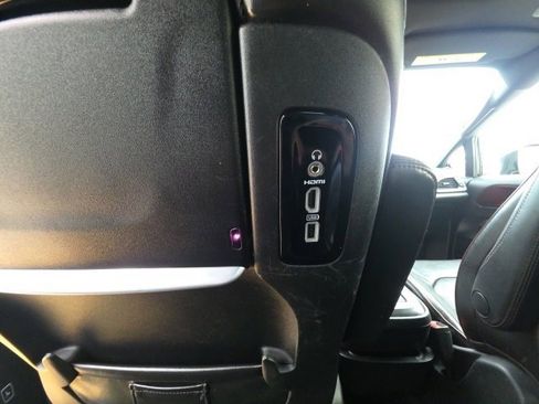 Used 2020 Chrysler Pacifica Limited image 21