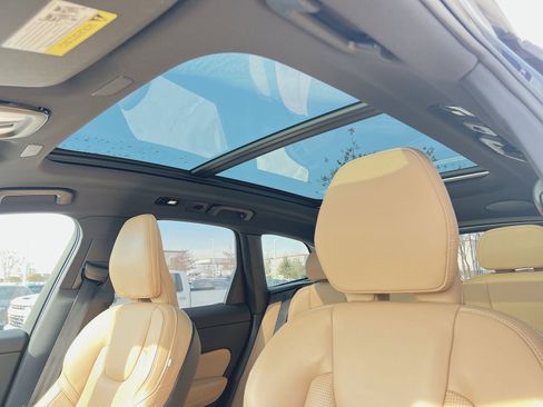 Certified 2024 Volvo XC60 B5 Ultimate w/ Protection Package Premier image 24