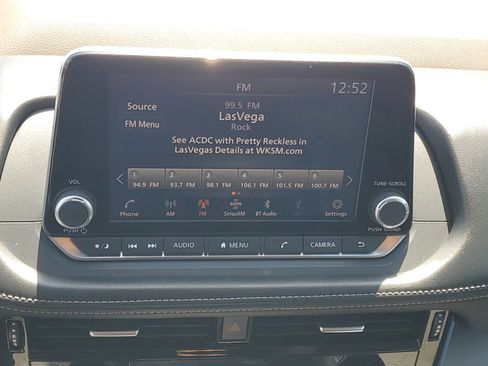 Used 2022 Nissan Rogue SV image 16