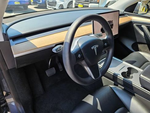 Used 2023 Tesla Model Y Long Range AWD/4WD image 23