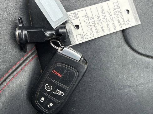 Used 2015 Jeep Cherokee Trailhawk w/ Comfort/Convenience Group image 30