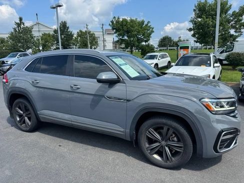 Used 2022 Volkswagen Atlas Cross Sport SEL R-Line AWD/4WD image 1