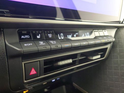 Used 2025 Toyota Camry XLE w/ Premium Plus Package FWD image 29