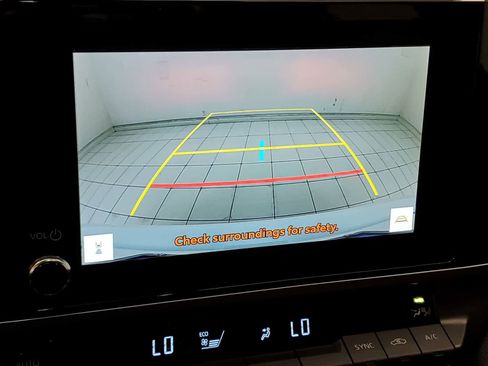 Used 2025 Toyota Camry SE FWD image 3
