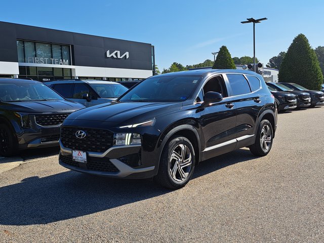 Used 2021 Hyundai Santa Fe SE FWD image 2