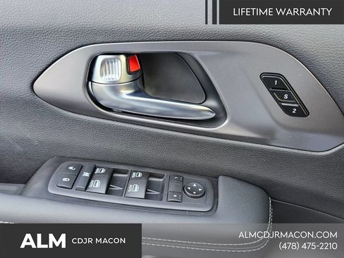 New 2026 Chrysler Pacifica Select FWD image 31