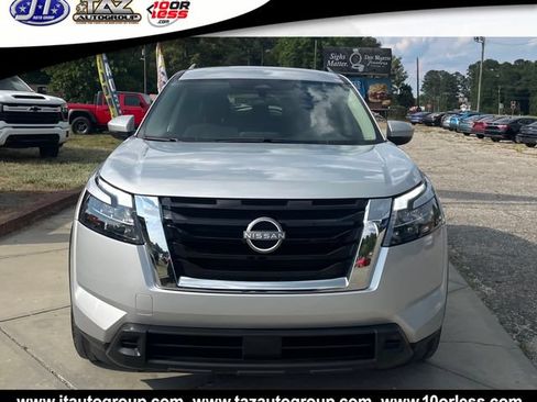 Used 2025 Nissan Pathfinder SV AWD/4WD image 2