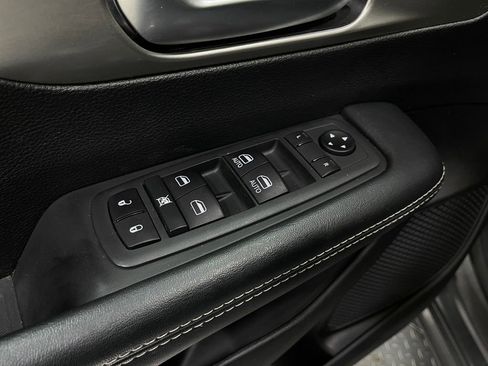 Used 2020 Chrysler Pacifica Touring-L w/ Advanced Safetytec Group image 17