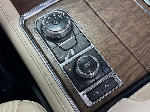 Used 2018 Ford Expedition Max Platinum AWD/4WD image 18