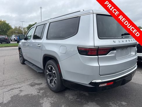 Used 2024 Jeep Wagoneer L Series III w/ Flexible Seating Group image 16