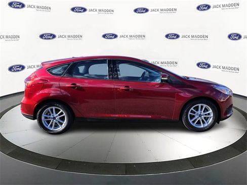 Used 2017 Ford Focus SE image 6