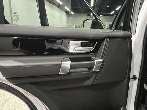 Used 2016 Land Rover LR4 HSE image 25
