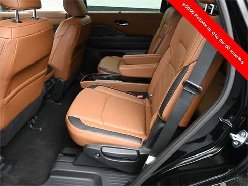 New 2025 Nissan Pathfinder Platinum image 31