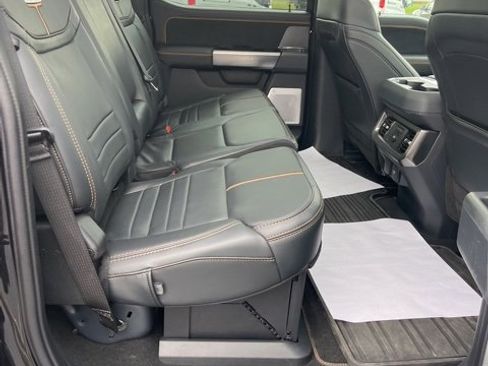 Used 2024 Ford F250 Platinum image 28