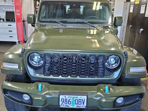 Used 2024 Jeep Wrangler High Altitude AWD/4WD image 2
