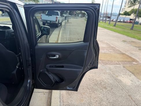 Used 2023 Jeep Renegade Latitude AWD/4WD image 12