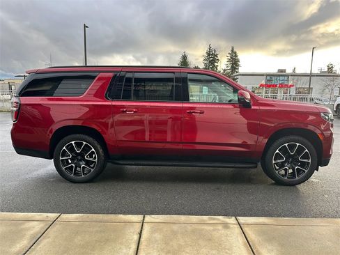 Used 2021 Chevrolet Suburban RST w/ Luxury Package image 6