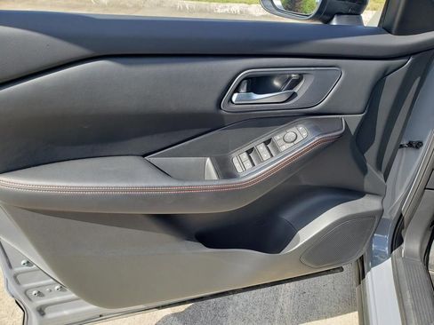 Certified 2025 Nissan Rogue SV image 17