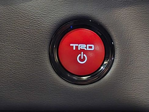 Certified 2025 Toyota Sequoia Platinum w/ TRD Off-Road Package AWD/4WD image 19