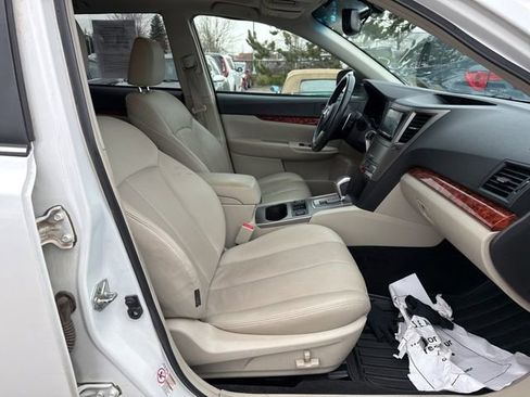 Used 2011 Subaru Outback 2.5i Limited w/ PWR Moonroof Pkg image 9