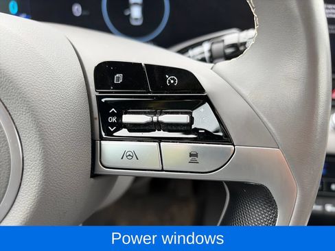 Used 2023 Hyundai Elantra SEL FWD image 13