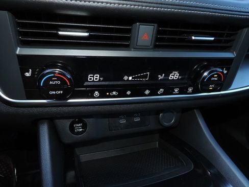 Used 2024 Nissan Rogue SV w/ SV Premium Package FWD image 25