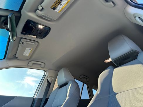 Used 2021 Toyota Venza LE image 13