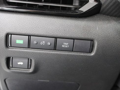 Used 2024 Nissan Sentra SV FWD image 29