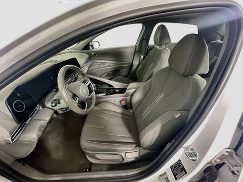 Used 2025 Hyundai Elantra SEL FWD image 13