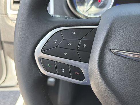 Used 2022 Chrysler 300 Touring w/ Sport Appearance Package RWD image 35